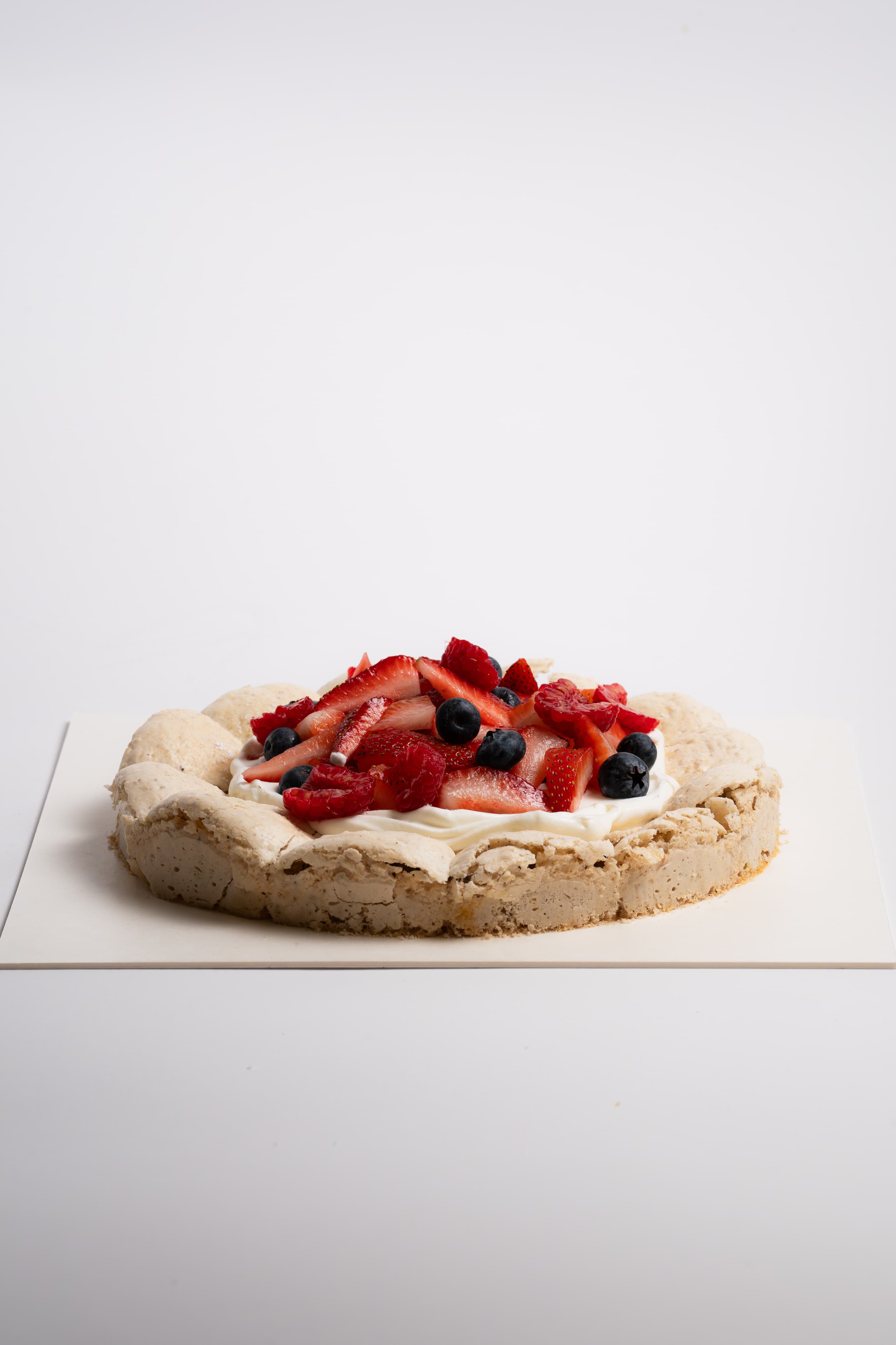 Bizcocho de Avellana con Frutos Rojos
